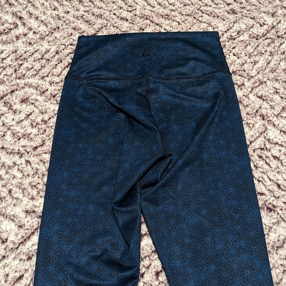 Lululemon high rise leggings - size 2 - Blue pattern - Picture 2 of 4